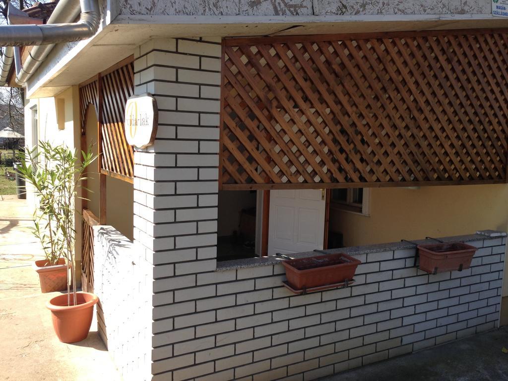 Vida-Lak Villa Berekfurdo Phòng bức ảnh